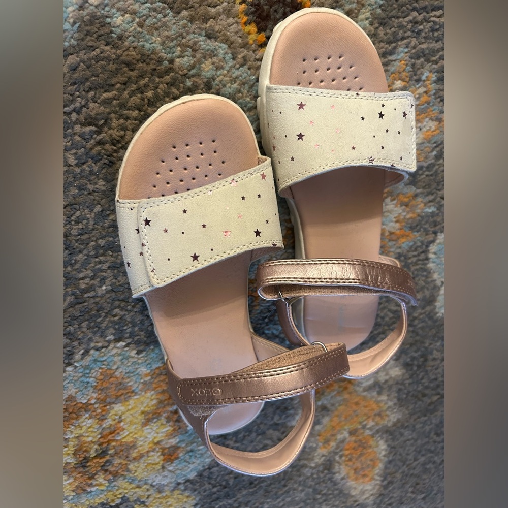 Geox Girls Pink Footbed Sandals with Rose Gold Straps and White Star Accent